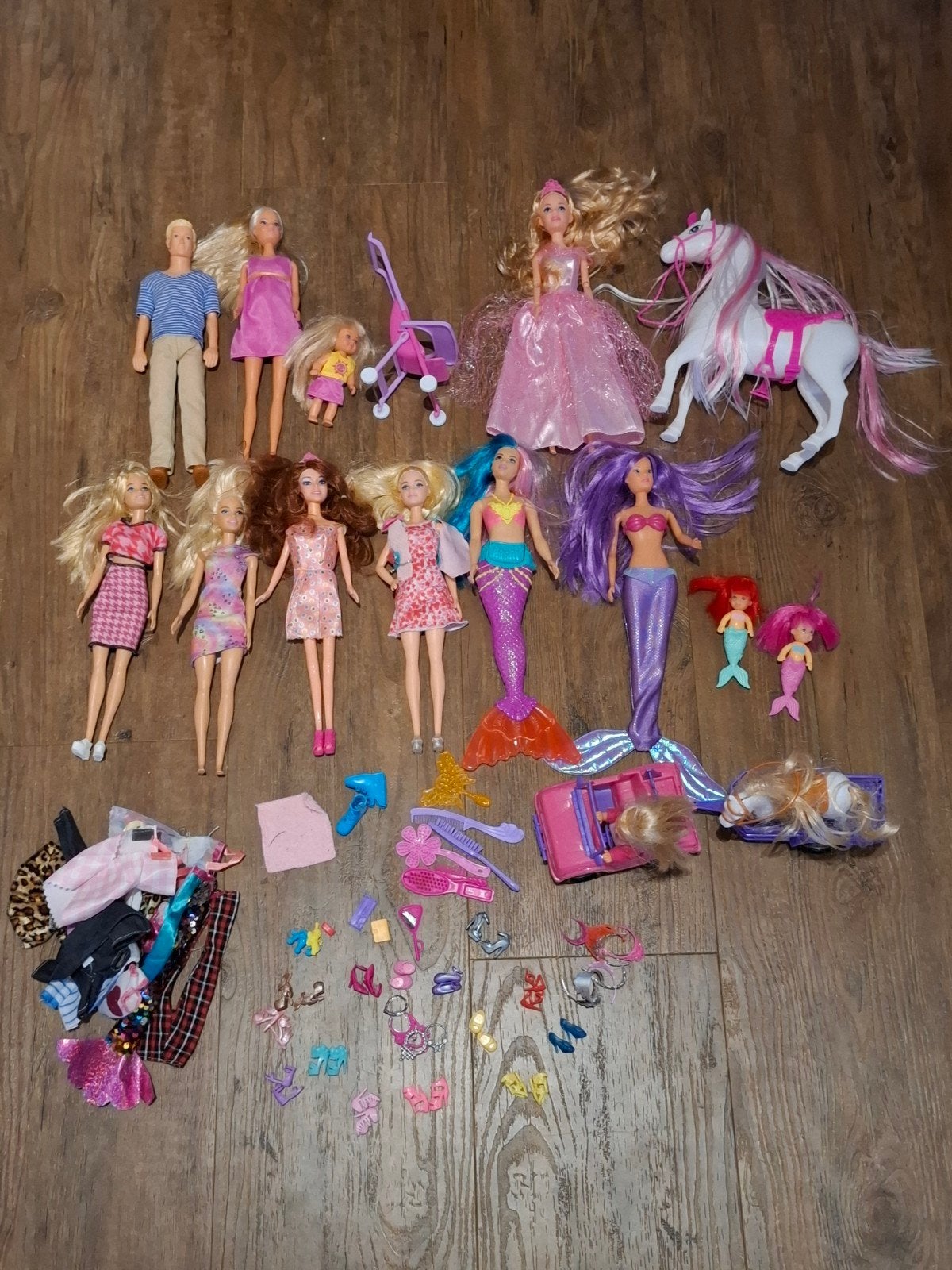 Grote Barbie collectie met poppen, kleding en accessoires, Ophalen of Verzenden