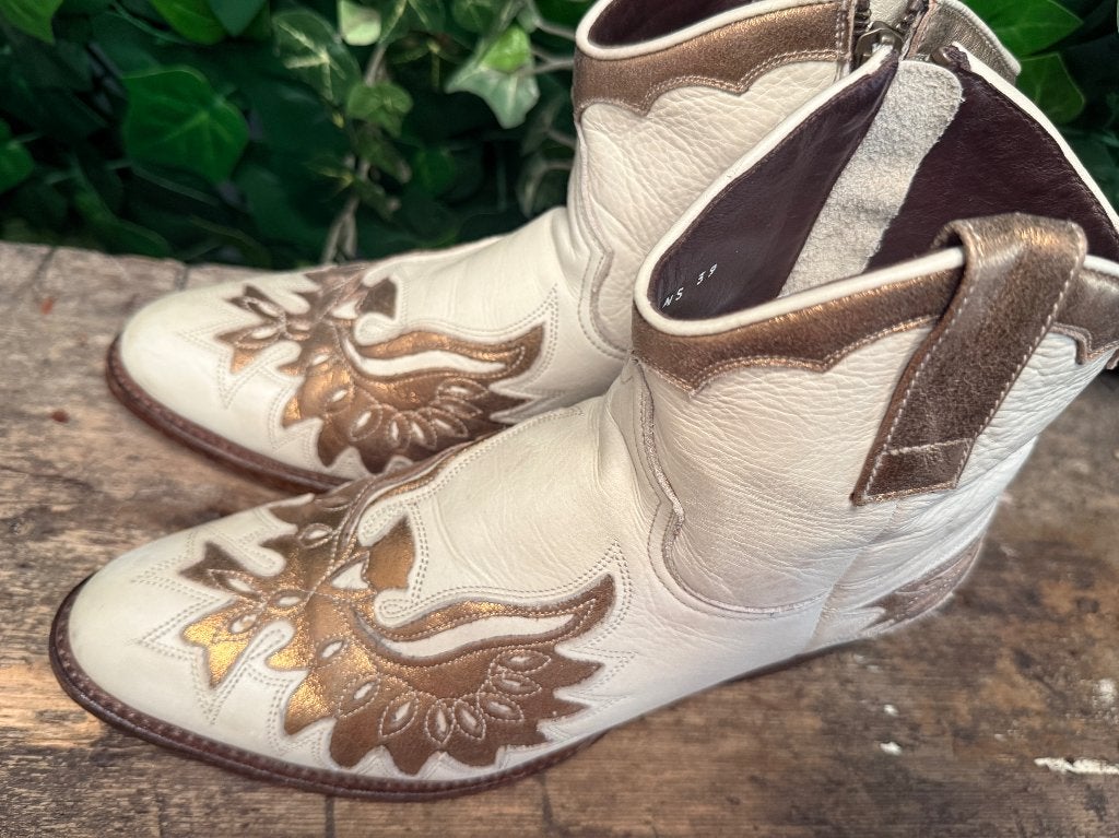 prachtige bijna Nieuwe laarsjes van Sendra maat 39, Sendra, Beige, Lage of Enkellaarzen, Ophalen of Verzenden