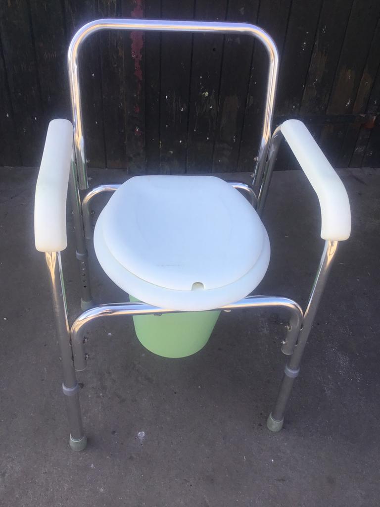 Po stoel, toiletstoel, Diversen, Verpleegmiddelen, Ophalen, Gebruikt