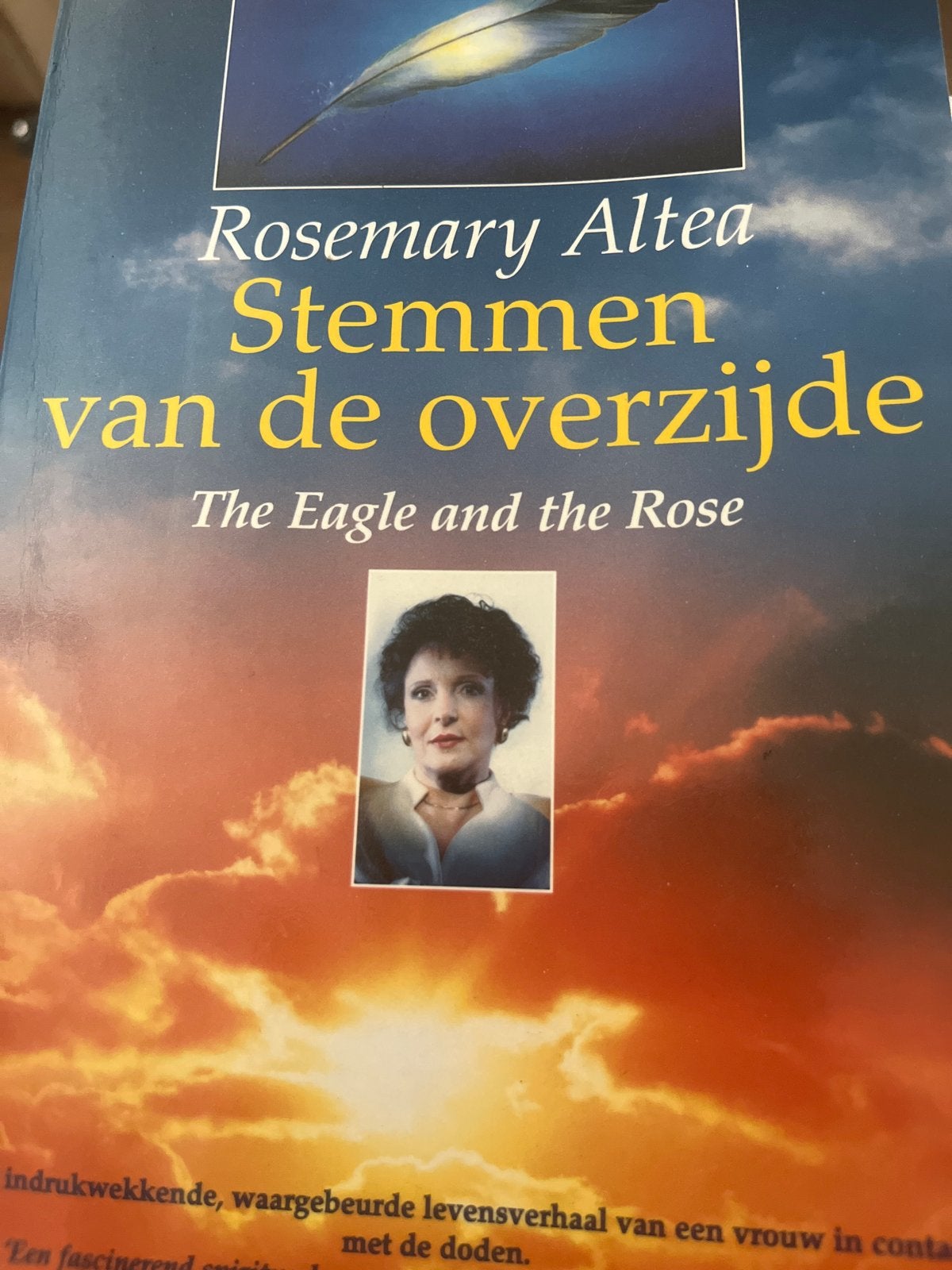 Stemmen van de overzijde - Rosemary Altea, Ophalen of Verzenden, Gelezen, Ziel of Sterfelijkheid, Verhaal of Roman