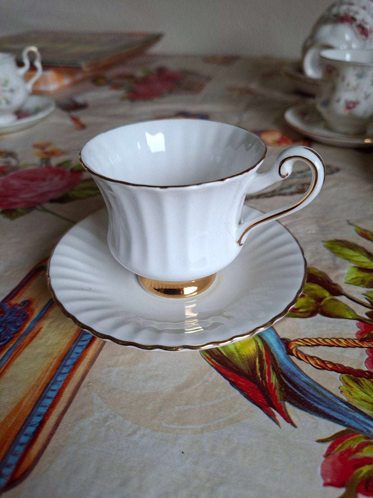 Paragon Fine Bone China Kop en Schotel - Wit met Goud, Antiek en Kunst, Ophalen of Verzenden