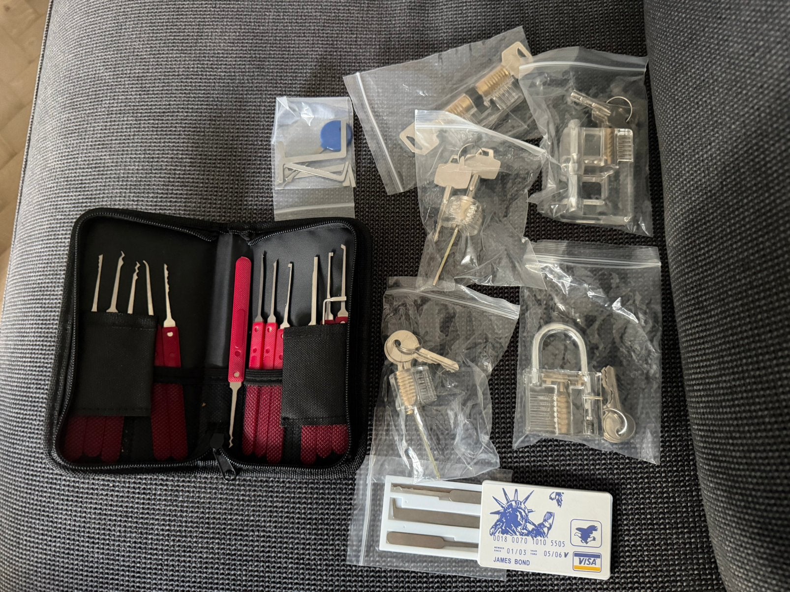 Lockpicking set for beginners (Locksmith), Ophalen