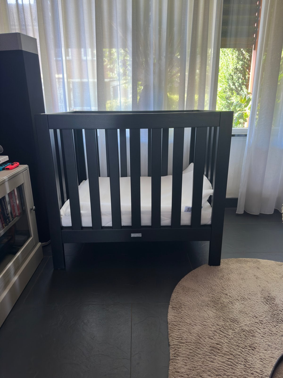 Zwarte box met matras - Zo goed als nieuw, Ophalen of Verzenden, Zo goed als nieuw