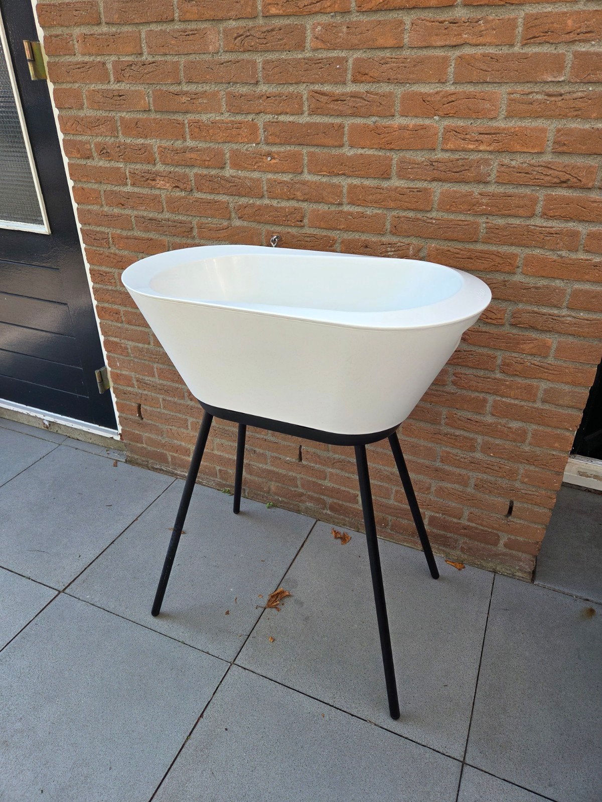 We-Too Babybadje Wit met Zwart Frame en Afvoerslang, Ophalen, Zo goed als nieuw, Badje