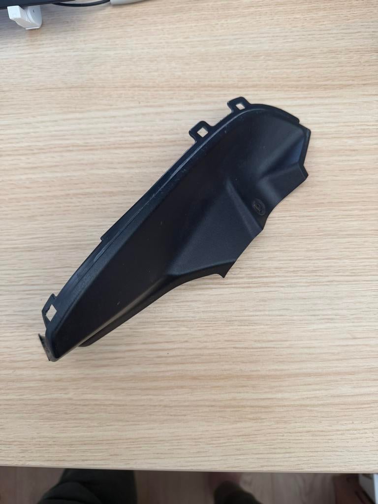 Suzuki B-King deksel brandstoftank rechts zwart, Motoren, Onderdelen | Suzuki, Ophalen of Verzenden, Nieuw