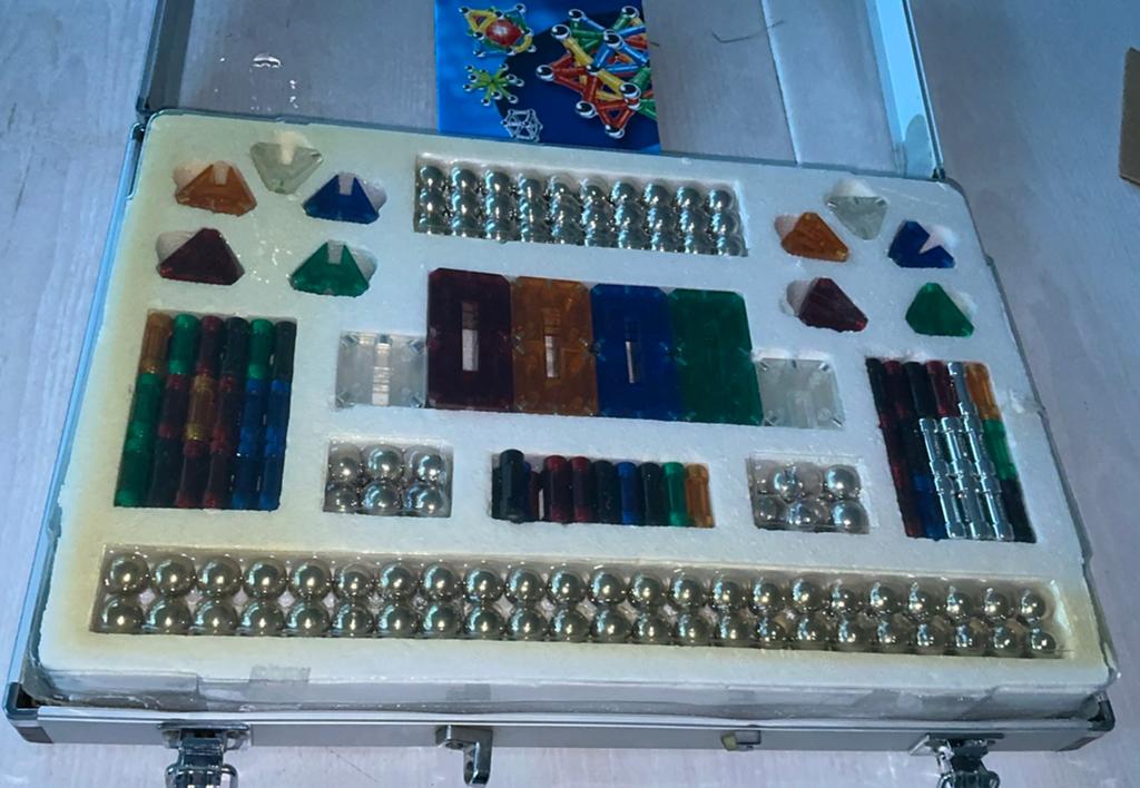 Magnetix in metalen koffer,handvatis stuk., Ophalen of Verzenden