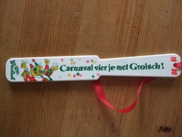 Grolsch spatel 1990 / afschuimer Carnaval vier je met, Ophalen of Verzenden, Nieuw, Overige typen, Grolsch