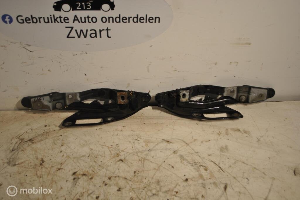 Achterscharnier Audi TT 8N 1.8 5V Turbo ('98-'06) 8n0823302, Audi, Gebruikt, Audi, Ophalen of Verzenden