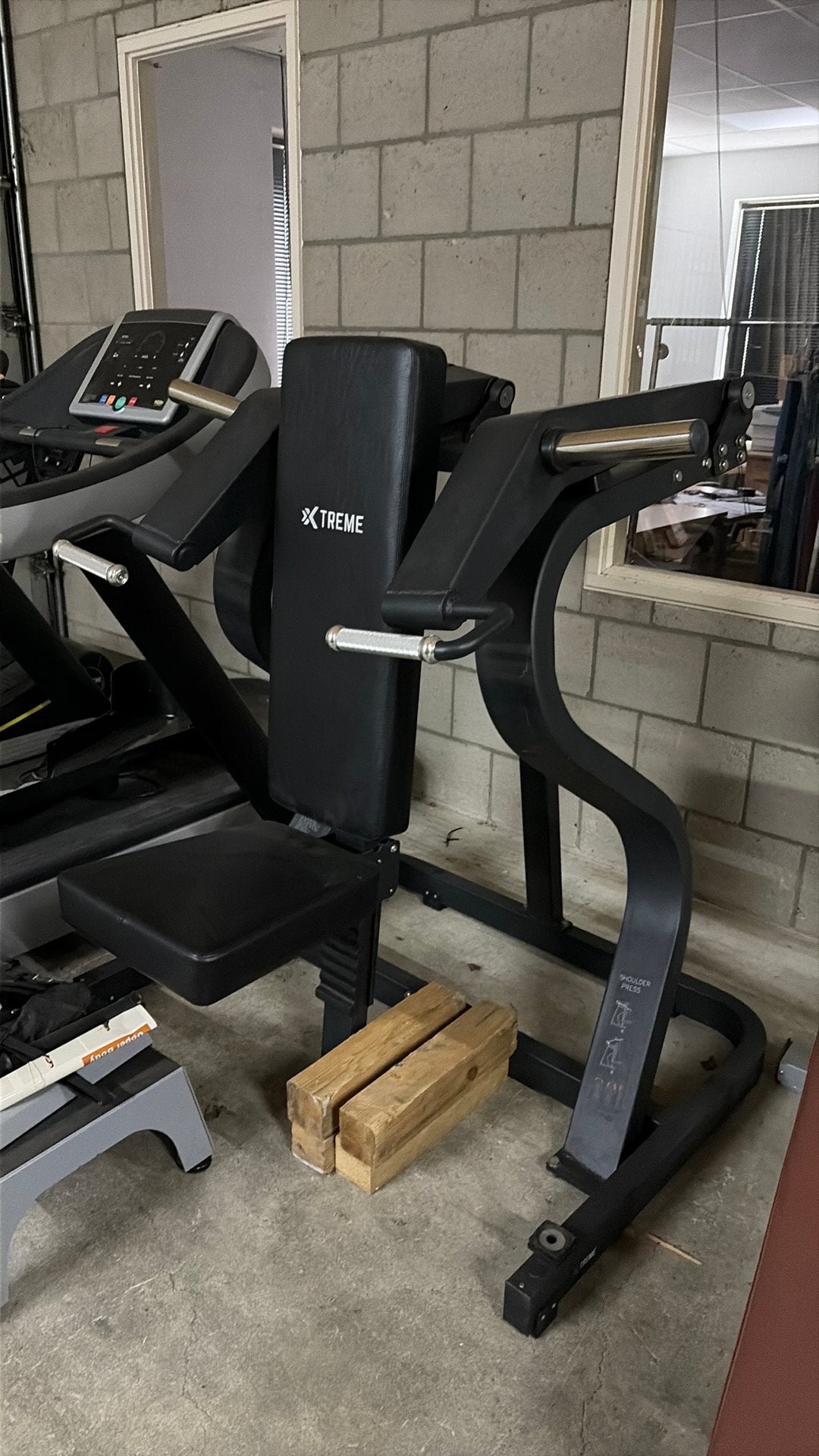 Plate loaded shoulder press, Ophalen of Verzenden, Zo goed als nieuw, Benen, Overige typen