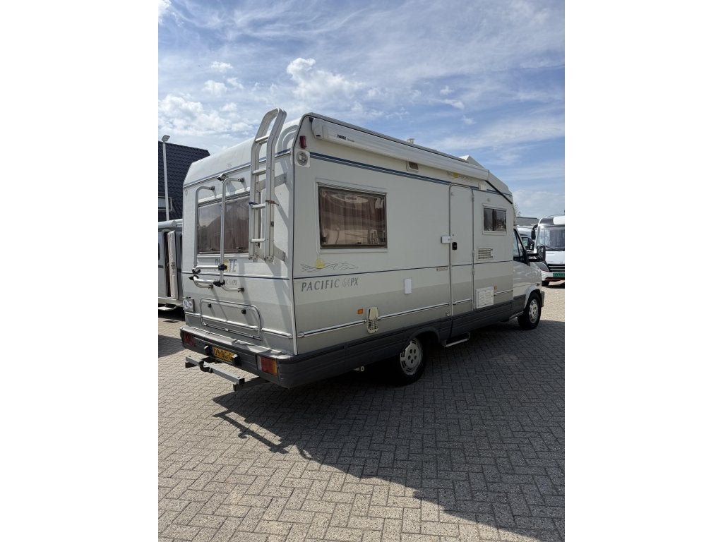 Pilote Pacific 65 PX Dwarsbed, treinzit, Caravans en Kamperen, Campers, Ringverwarming, Reservewiel, Fiat, Luifel