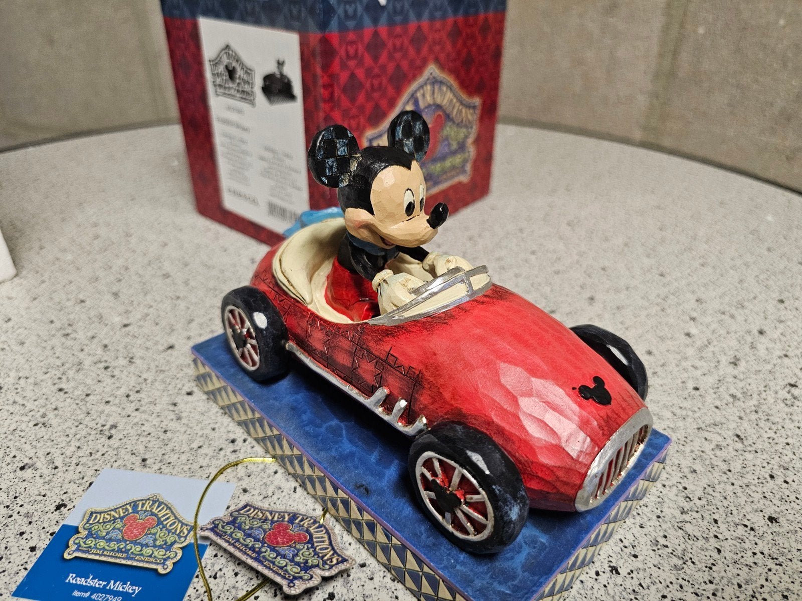 Disney Showcase Roadster Mickey Beeldje - Jim Shore, Verzamelen, Disney, Ophalen of Verzenden, Mickey Mouse, Nieuw, Beeldje of Figuurtje