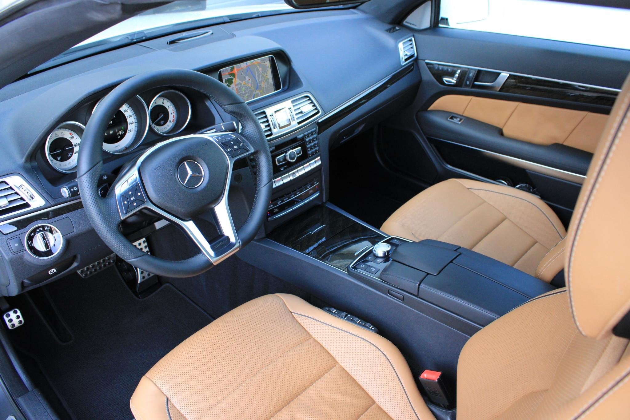 Mercedes-Benz E-Klasse Cabrio 400 AMG Bruin Leder | HarmanKa, Auto's, Achterwielaandrijving, Euro 6, Cabriolet, 4 stoelen