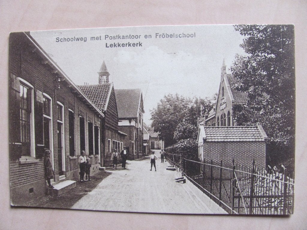 Lekkerkerk, Schoolweg met postkantoor, Verzamelen, Ophalen of Verzenden, Voor 1920, Zuid-Holland