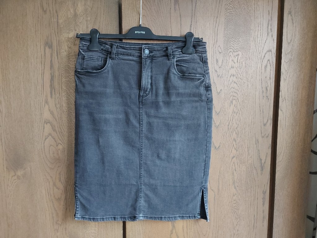 Hema spijkerrok grijs M, Kleding | Dames, Rokken, Zo goed als nieuw, Maat 38/40 (M), Grijs, Knielengte, Verzenden