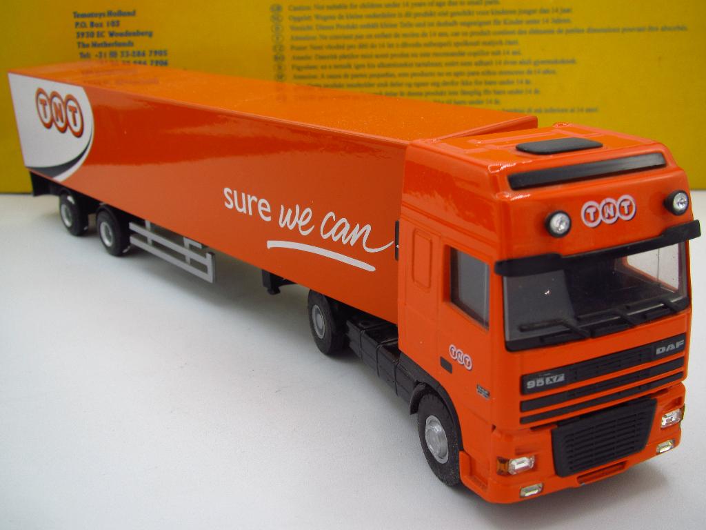 Lion car - DAF 95XF model '' TNT Post '' 1:50, Ophalen of Verzenden, Gebruikt, Bus of Vrachtwagen, Lion Toys