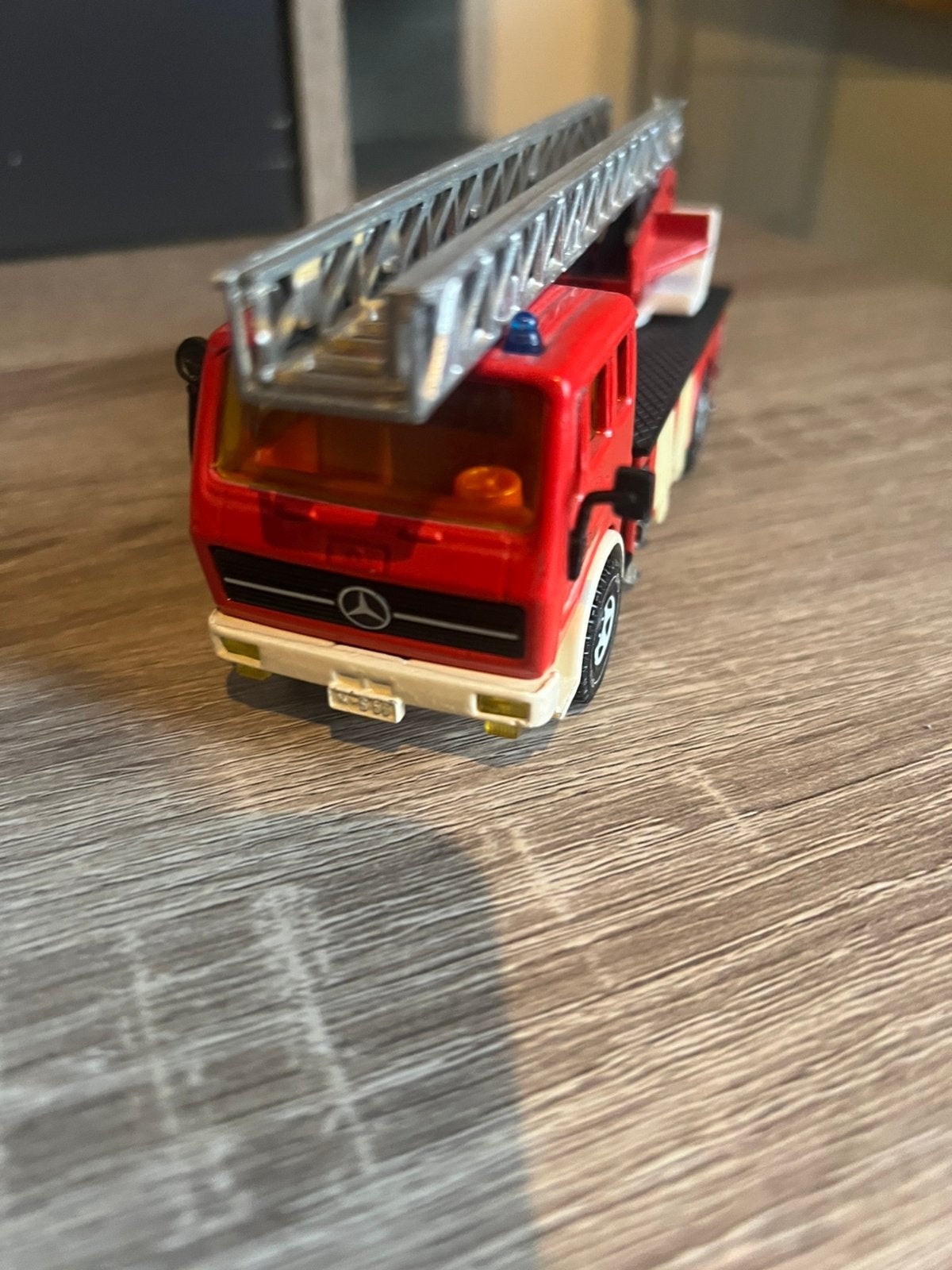 Siku 2819 Mercedes-Benz 2232 brandweer, Ophalen of Verzenden, Zo goed als nieuw, Bus of Vrachtwagen, SIKU