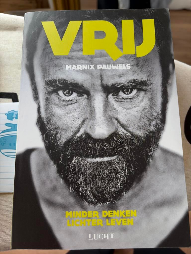 VRIJ - Minder Denken Lichter Leven - Marnix Pauwels, Boeken, Ophalen of Verzenden, Nieuw