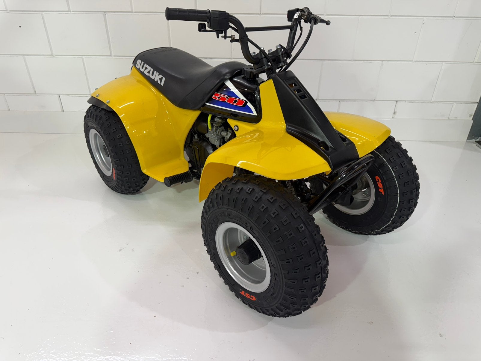 Suzuki lt50 nieuwstaat, Motoren