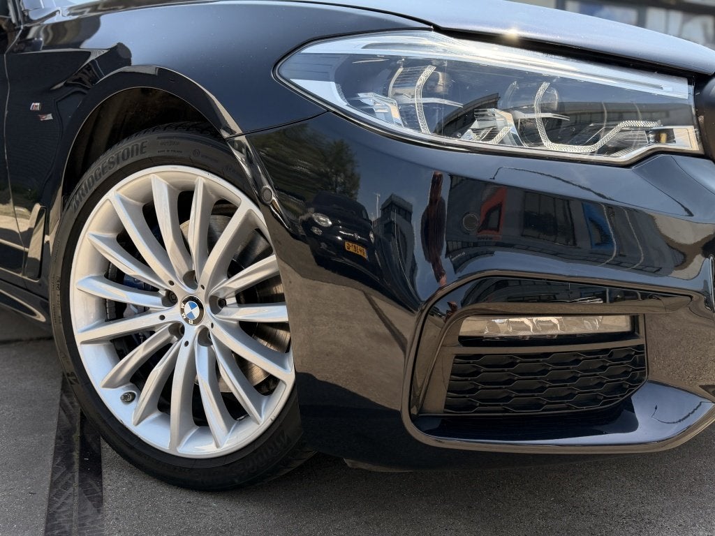 BMW 5 Serie 530e iPerf M-pakket Schuifdak 360*! Inruil mogel, Automaat, 1998 cc, Gebruikt, 4 cilinders