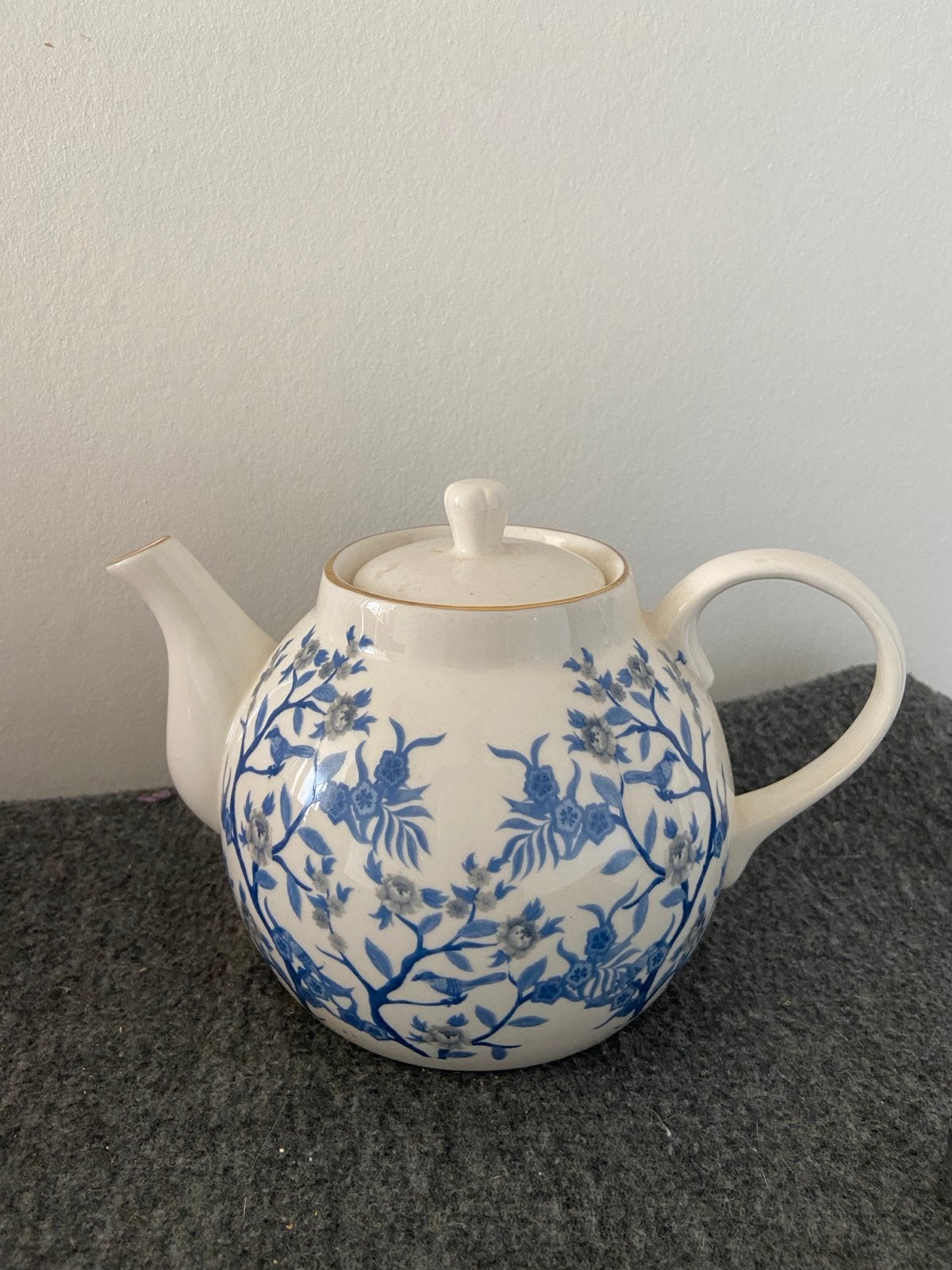 Vintage theepot met blauw bloemmotief en roze rechaud, Ophalen of Verzenden