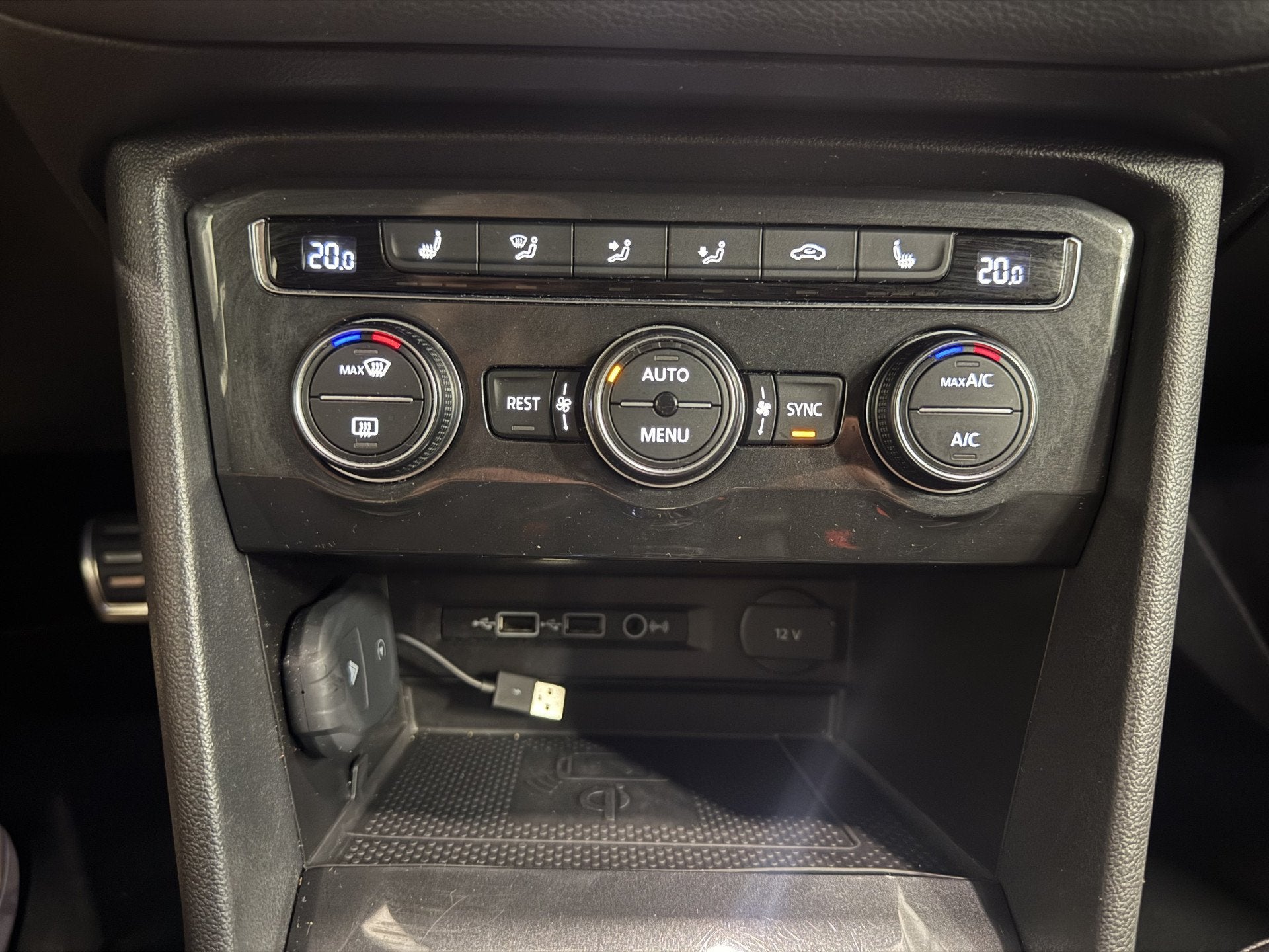 Foto 20 van Volkswagen Tiguan 2.0 TSI 4Motion 3x R-Line BLACK PANO/VOL-L
