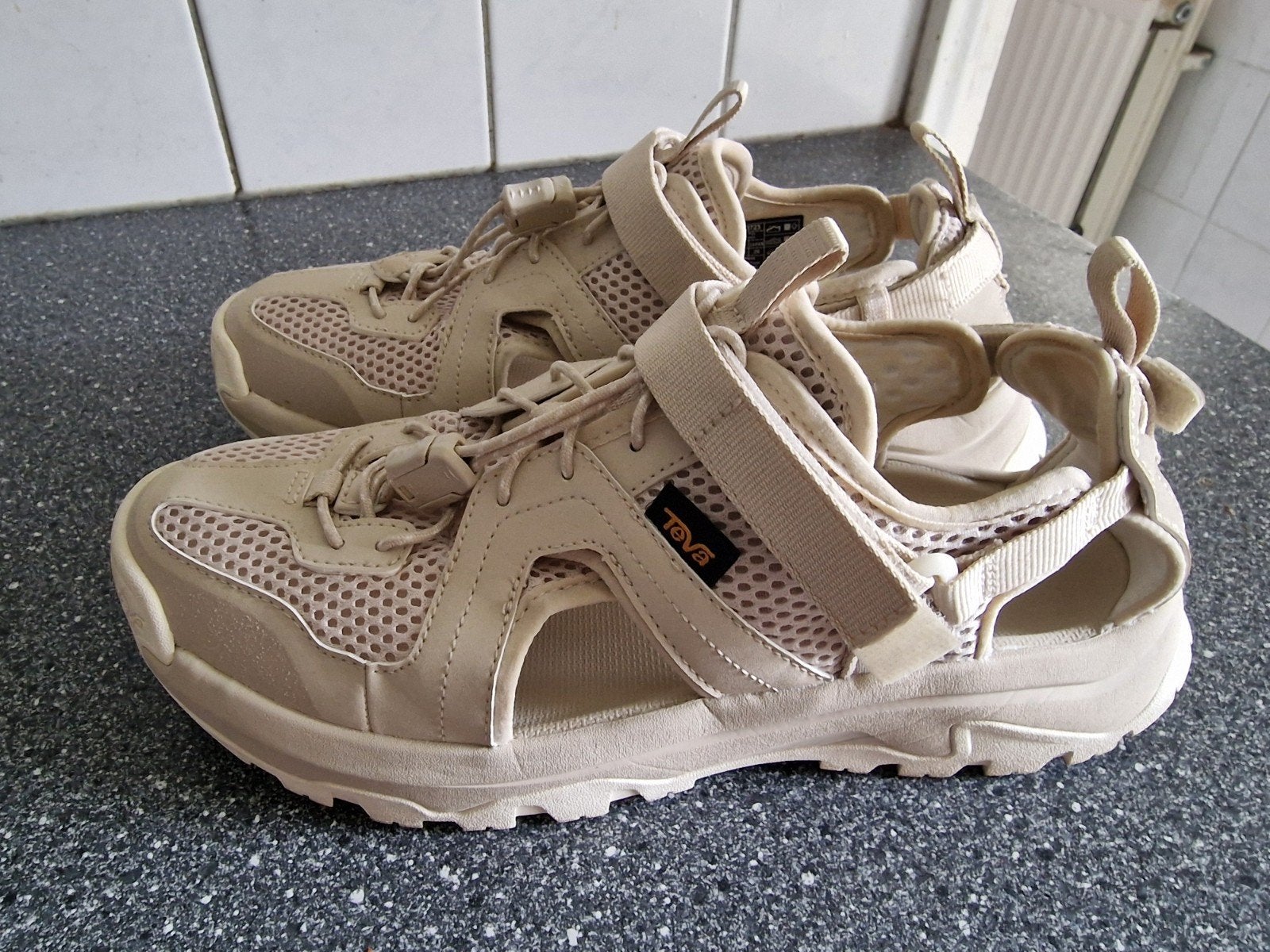 Nieuwe Teva Hurricane XLT3 CT sandalen maat 40, Kleding | Dames, Schoenen, Beige, Nieuw, Teva, Sandalen of Muiltjes