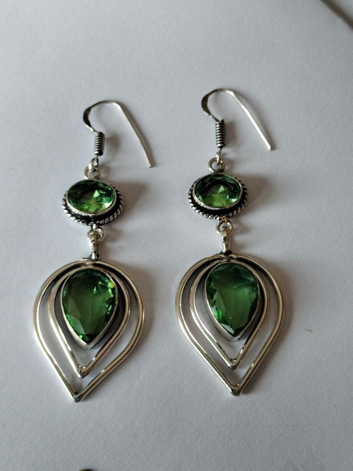 Zilveren oorbellen met peridot, Hangers, Verzenden, Nieuw, Met edelsteen