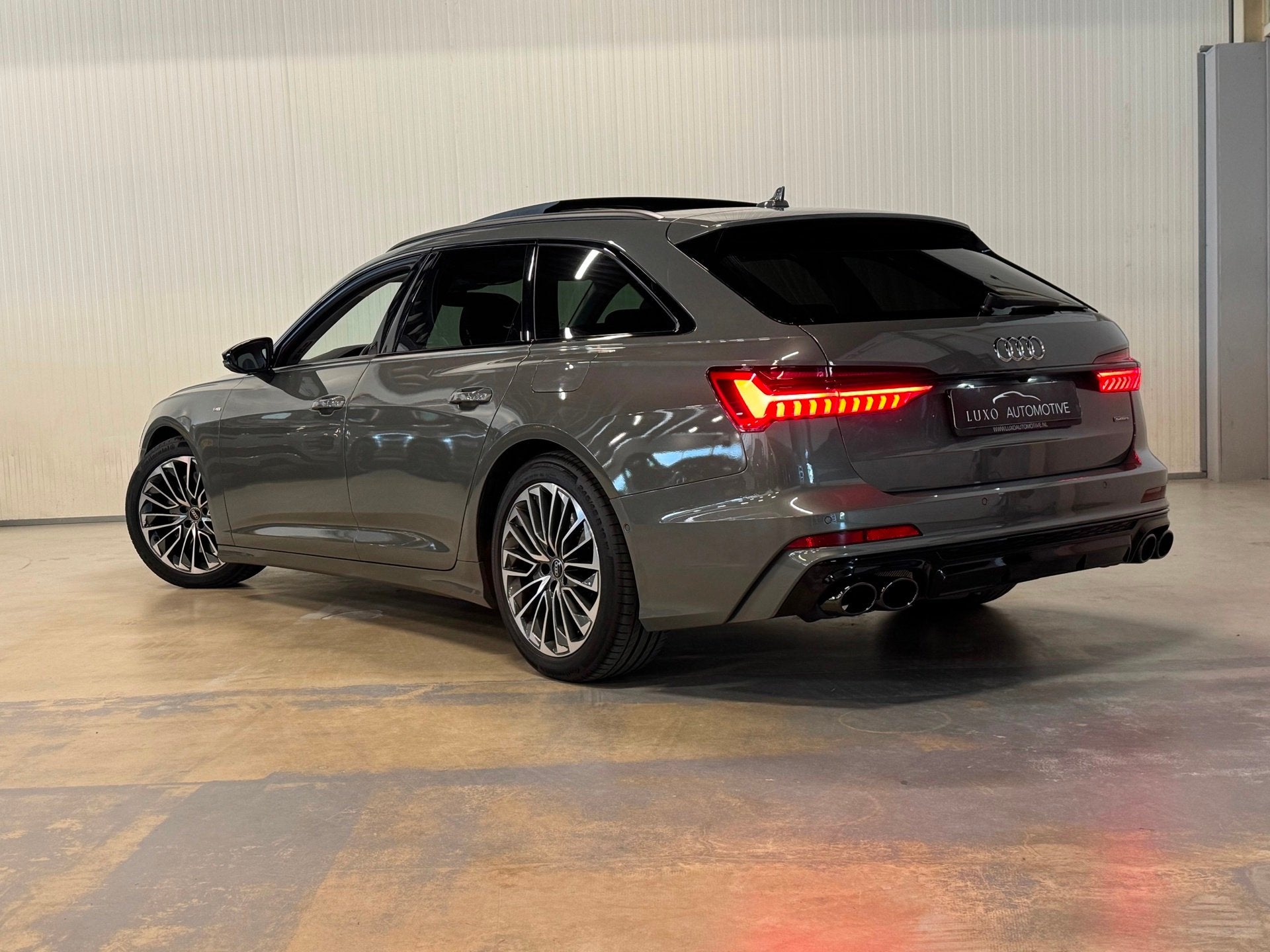 Audi A6 Avant 55 TFSI e quattro Pro Line S Competition | PAN, Auto's, Automaat, Dealer onderhouden, 14 kWh, Gebruikt