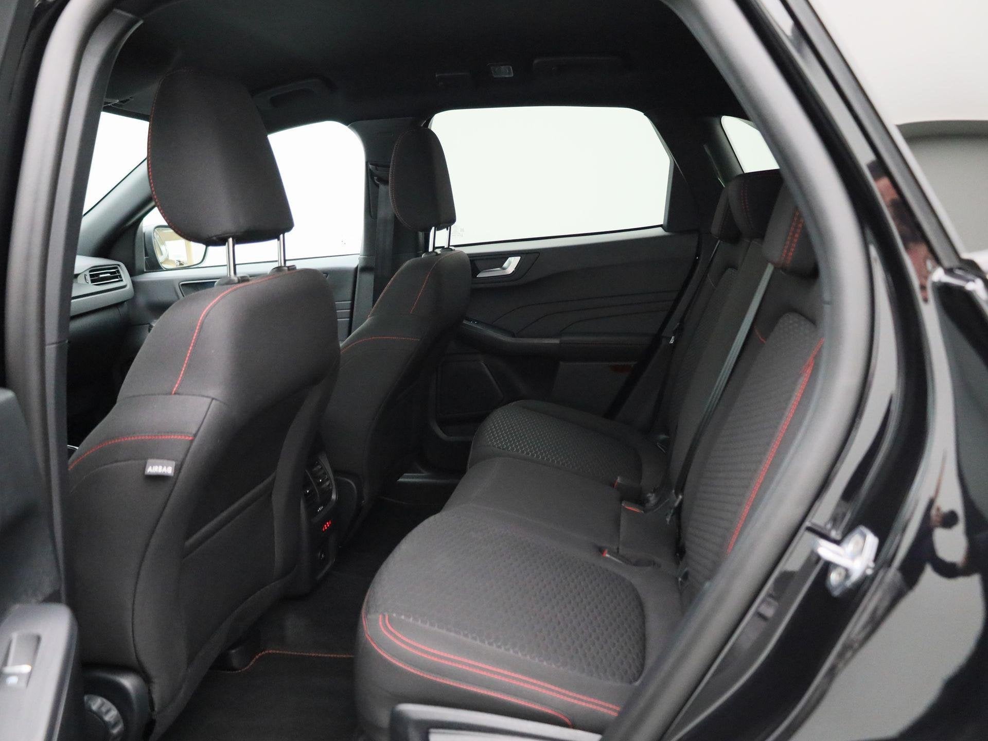 Foto 10 van Ford Kuga 2.5 PHEV ST-Line | Automaat | Verwarmde Voorstoele