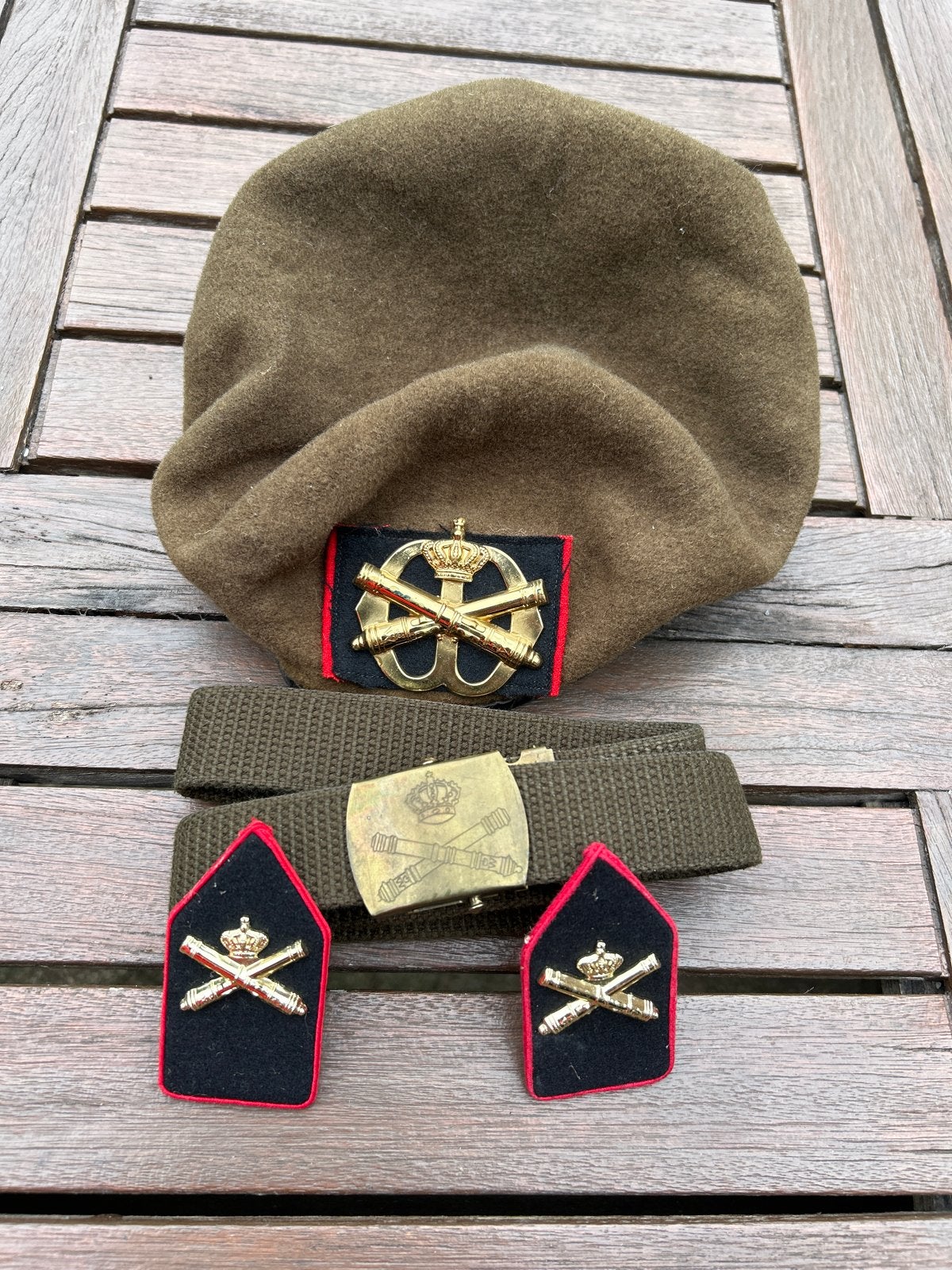 Militair Baret, Riem en Emblemen - Artillerie, Verzamelen, Ophalen of Verzenden, Landmacht, Overige gebieden, Helm of Baret