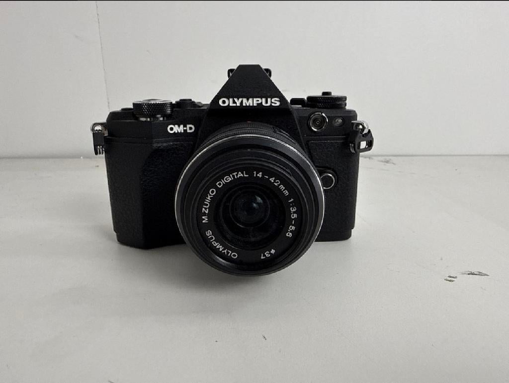 Olympus OM-D E-M5 Mark II + Olympus M.Zuiko Digital 14-42mm, Spiegelreflex, Ophalen of Verzenden, Zo goed als nieuw, Olympus