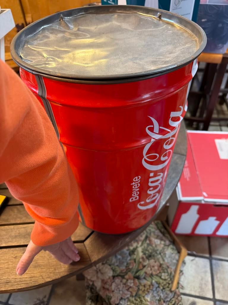 Vintage Coca-Cola Ton: Decoratieve Opberger, Verzamelen, Ophalen of Verzenden, Gebruikt, Gebruiksvoorwerp