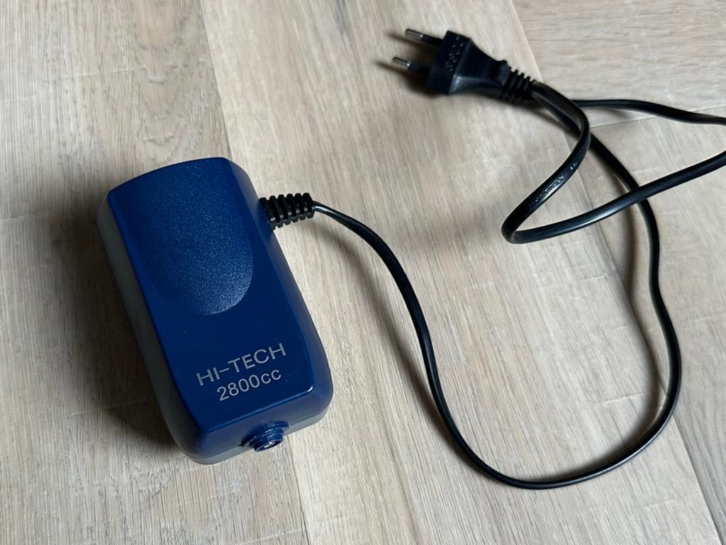 Aquarium pomp hitech 2800cc inclusief voer, Ophalen, Zo goed als nieuw, Overige typen