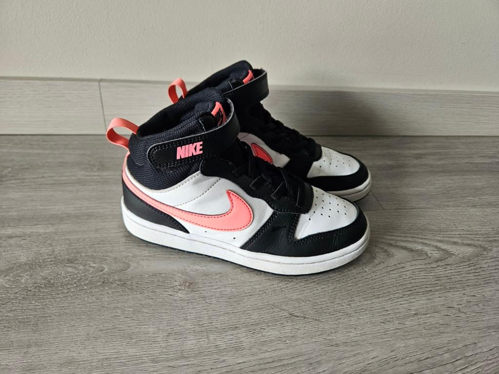 Nike kinderschoenen maat 33, Kinderen en Baby's, Kinderkleding | Schoenen en Sokken, Ophalen, Zo goed als nieuw, Schoenen