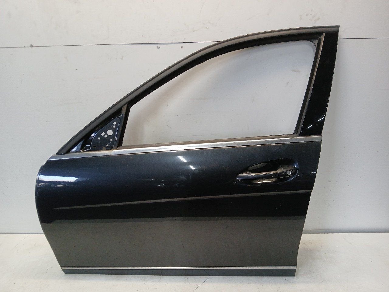 Portier links voor Mercedes-Benz C-Klasse, Onderdelen@venauto.nl, Van der Ven Autorecycling B.V., Gebruikt, Ettenseweg 76, 4706 PB Roosendaal, The Netherlands