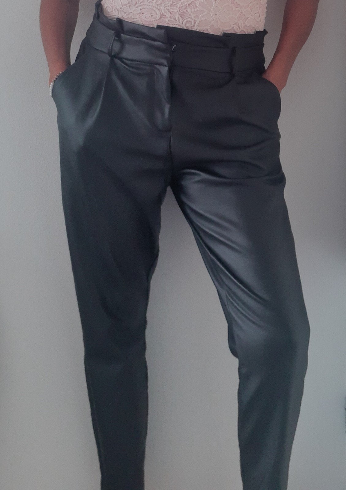 Nep leren broek xl Vero moda, Kleding | Dames, Broeken en Pantalons, Zwart, Maat 46/48 (XL) of groter, Ophalen of Verzenden, Zo goed als nieuw