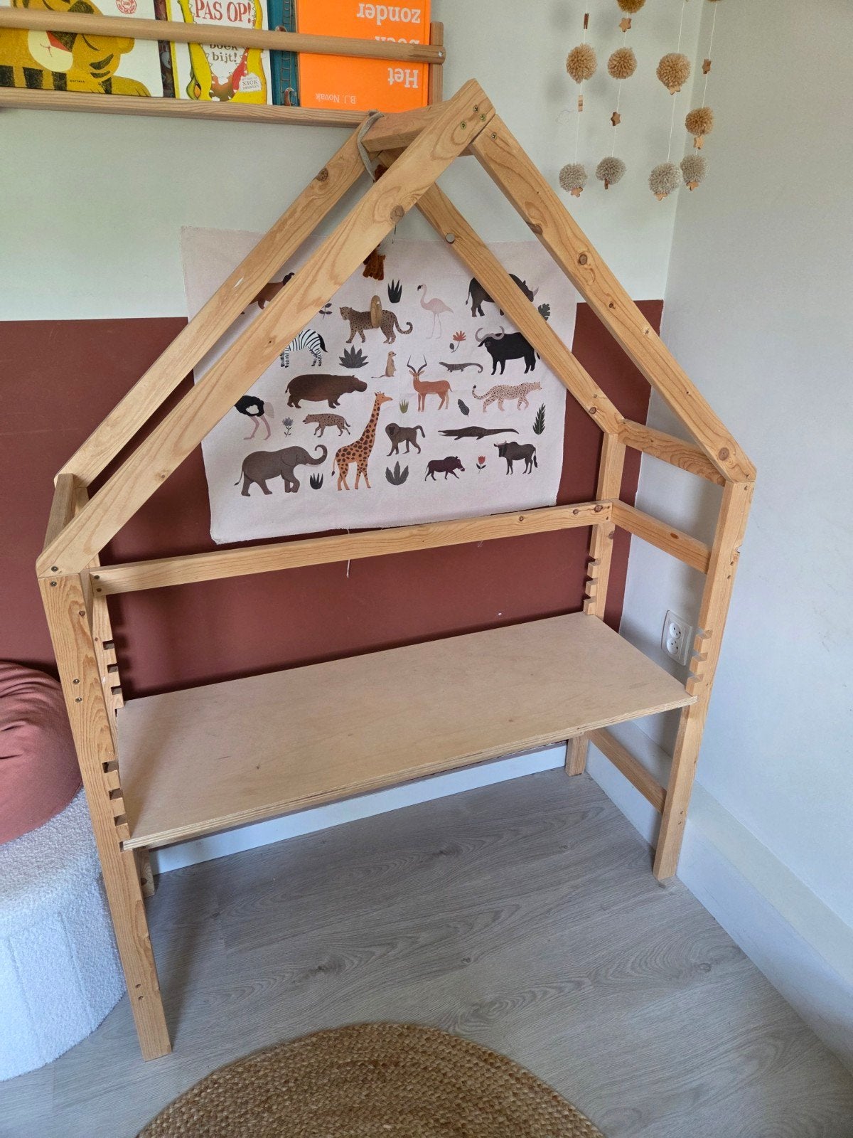 Houten bureau in de vorm van een huisje voor kinderen, Ophalen of Verzenden, Gebruikt, Overige typen