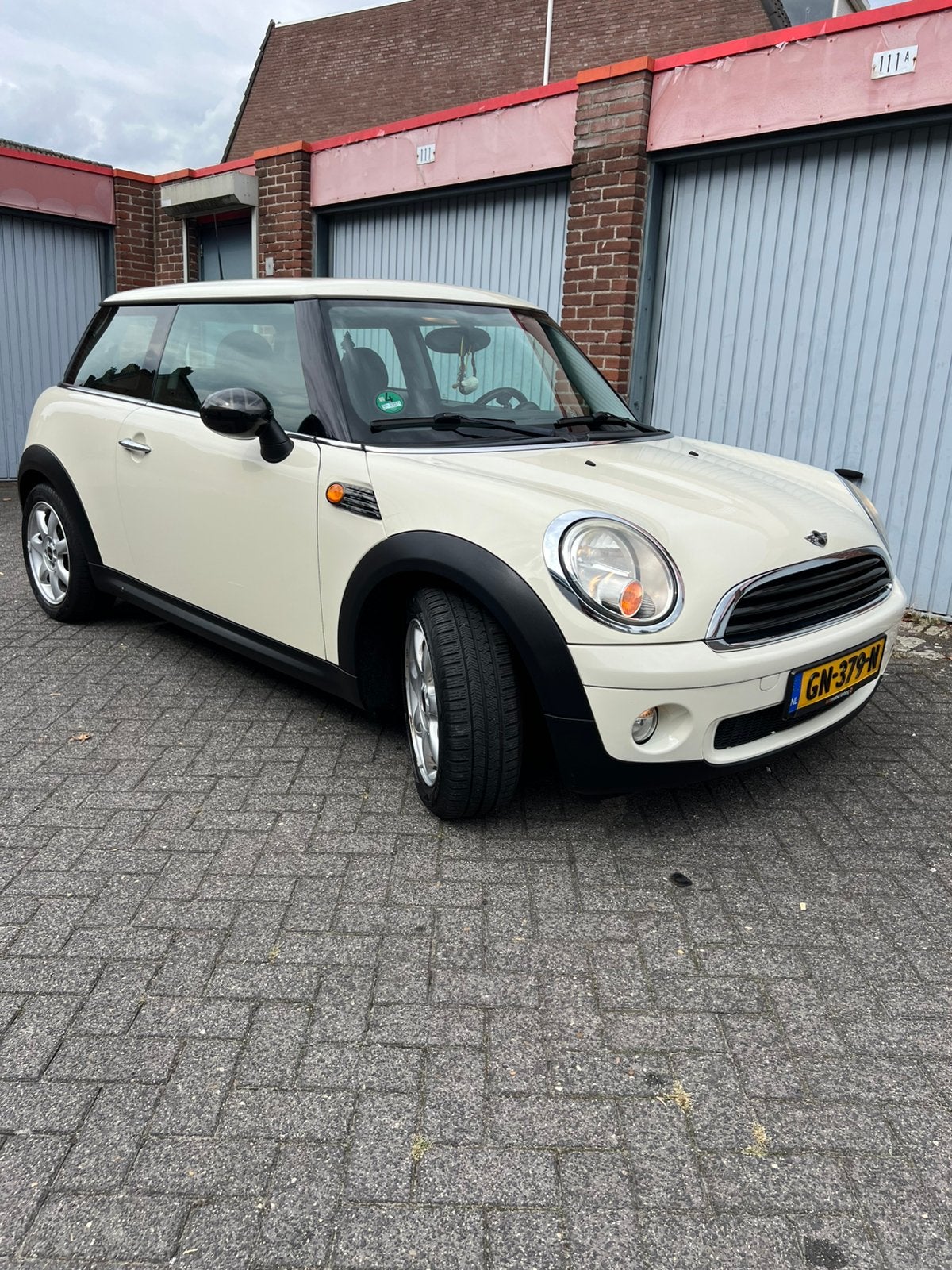 Mini ONE 2010 Wit AUTOMAT 1,4, Auto's, Automaat, Zwart, 4 stoelen, Leder en Stof