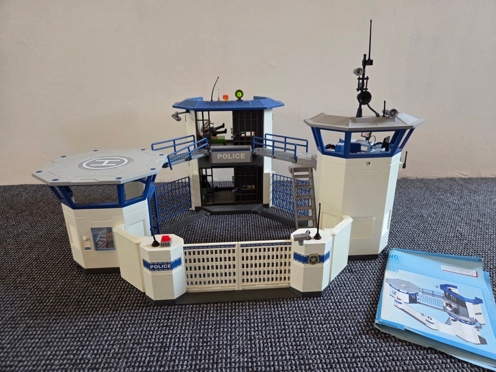 Playmobil Politiebureau met helikopterplatform en figuren, Ophalen, Gebruikt, Gebouw, Complete set