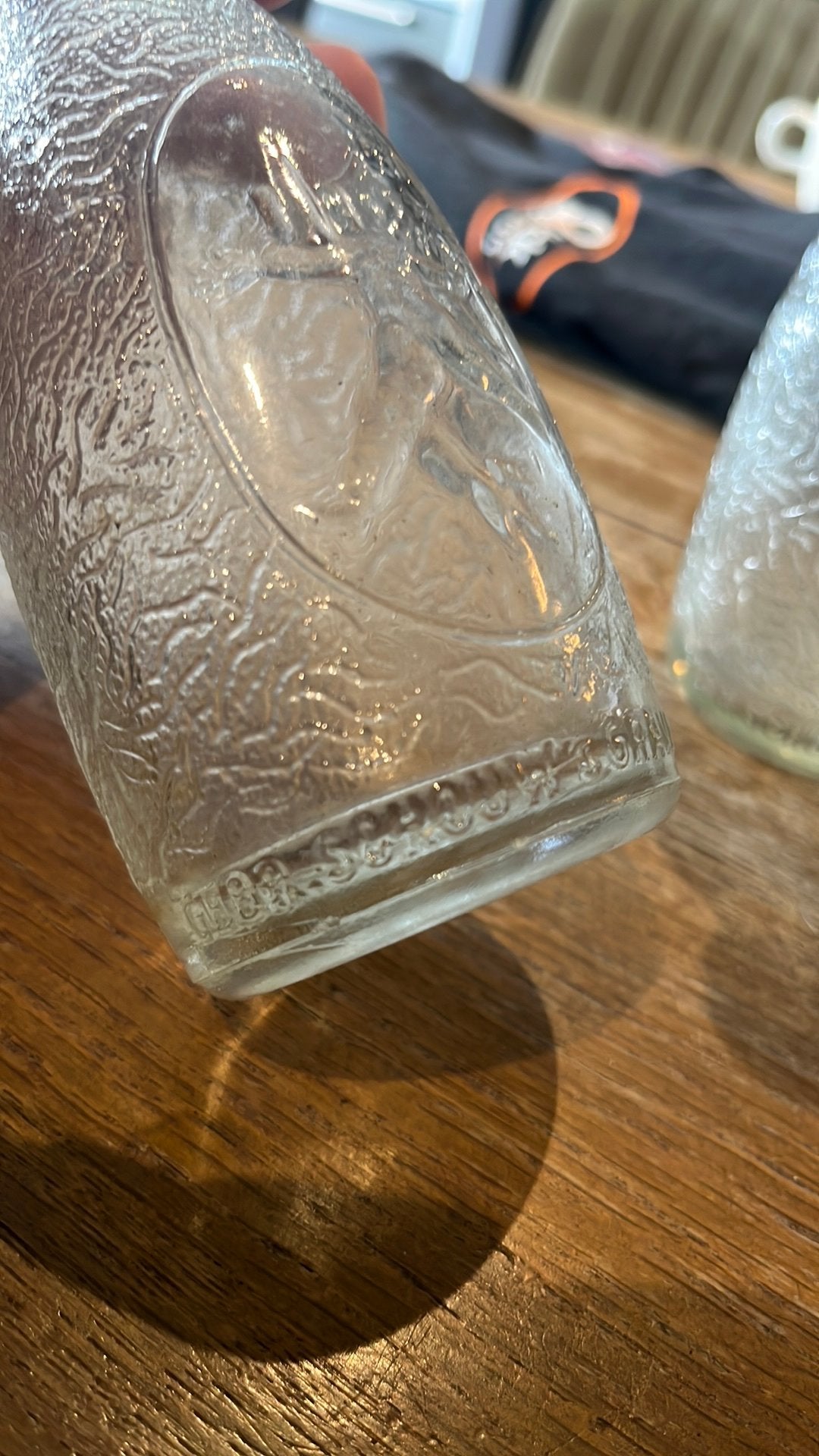 Twee oude glazen frisdrank flesjes +/-1930 Gebr.Schouw, Ophalen of Verzenden, Zo goed als nieuw