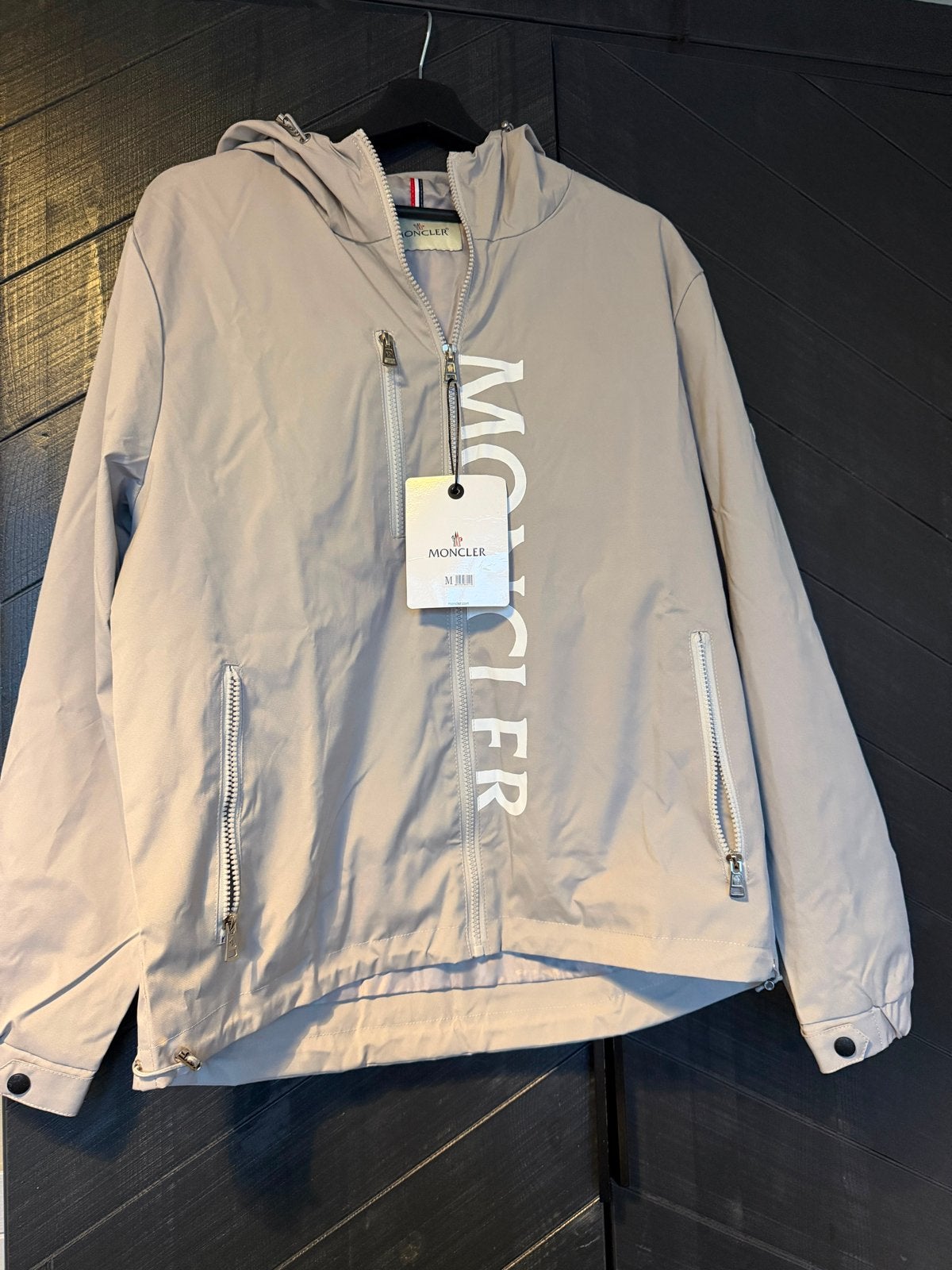 Moncler Windjack Maat M - Nieuw met labels, Ophalen of Verzenden, Nieuw, Maat 48/50 (M), Beige