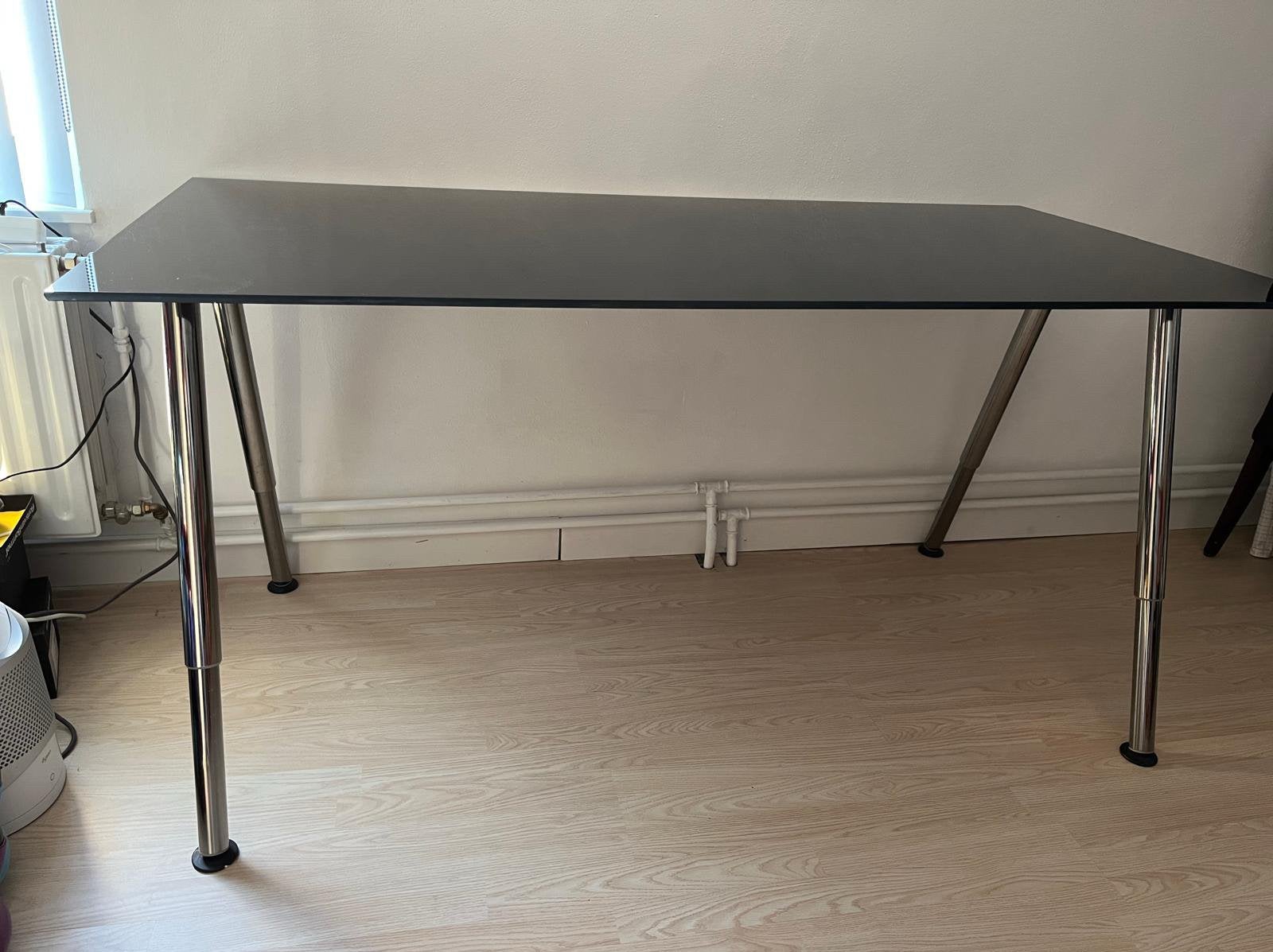 Bureau ikea, Huis en Inrichting, Ophalen, 160 cm, Gebruikt, In hoogte verstelbaar