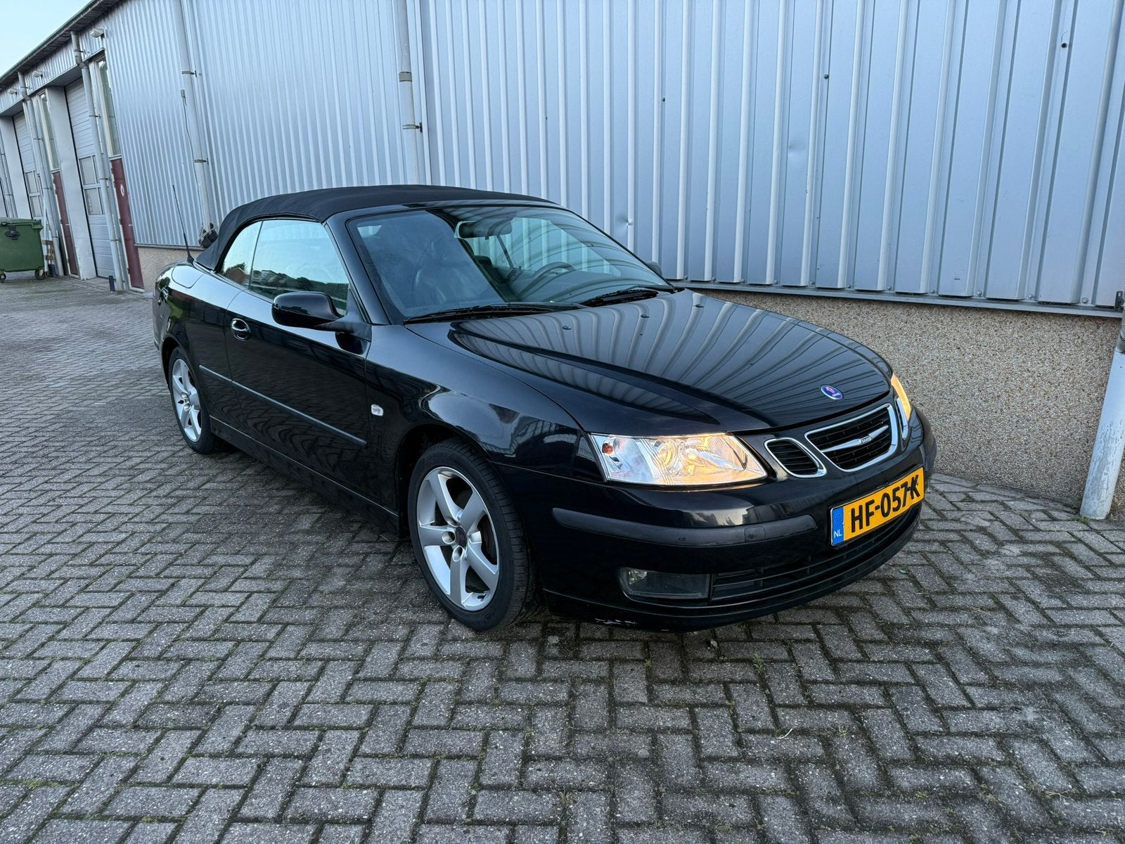 Saab 9-3 Cabrio 2.0T Vector 2004 CLIMA | PDC | NIEUWE APK, Auto's, 1998 cc, Cabriolet, 4 stoelen, Zwart