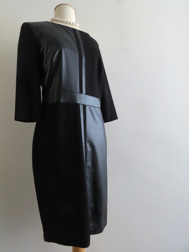 KINKY CHIQUE bijzonfer jurkje met actueel V leder mt 40, Maat 38/40 (M), Verzenden, Zwart, Dona Dura