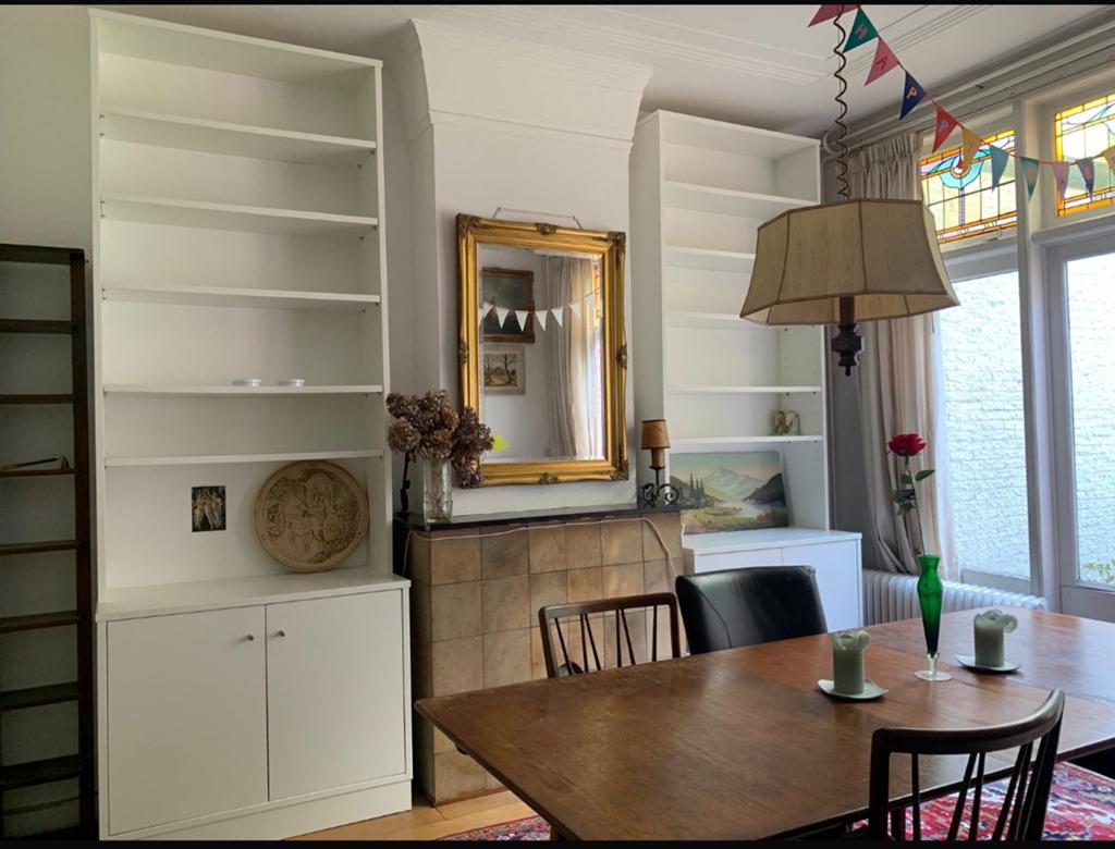 2 identieke boekenkasten, Ophalen, Met deur(en), 200 cm of meer, 50 tot 100 cm