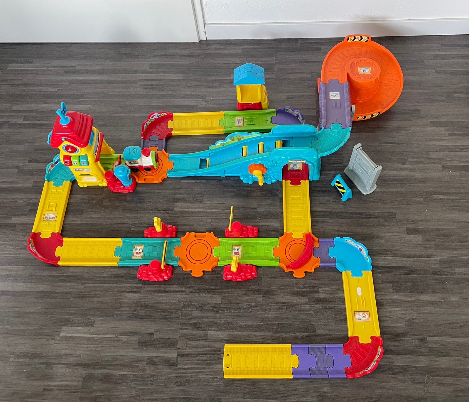 Toet Toet auto treinstation / Vtech, Kinderen en Baby's, Ophalen of Verzenden, Zo goed als nieuw, 2 tot 4 jaar