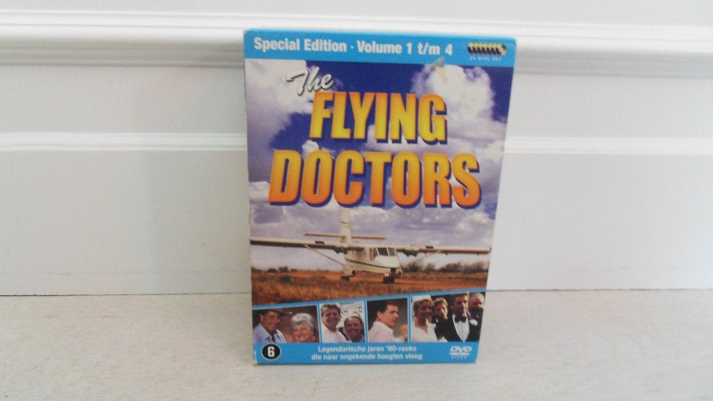 DVD : The flying doctors : Seizoen / Serie 1 t/m 4 : 24 dvd, Alle leeftijden, Nederlands, Ophalen of Verzenden, Gebruikt