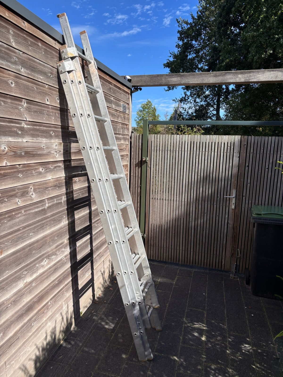 Uitschuifbare aluminium ladder - 3 delen, Gebruikt, Ophalen of Verzenden, Ladder, Opvouwbaar of Inschuifbaar