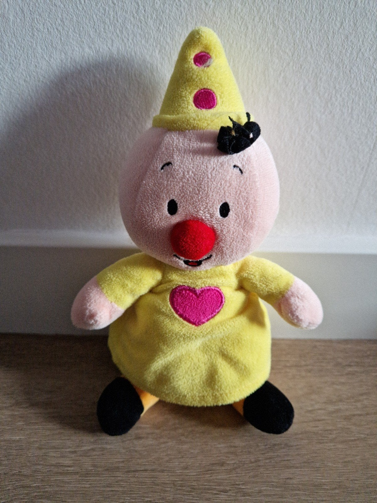 Knuffel Bumba Studio 100 clown geel rode neus K7316, Kinderen en Baby's, Speelgoed | Knuffels en Pluche, Ophalen of Verzenden