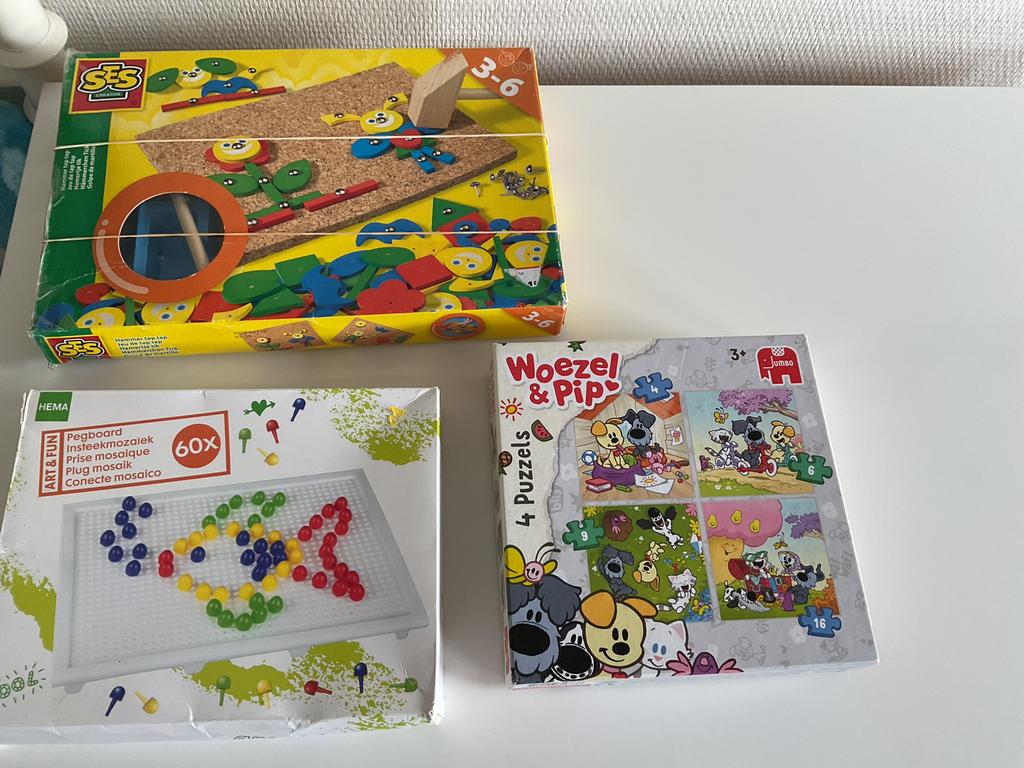 Puzzel, 4 stuks in doos Woezel en Pip met gratis ministek en, Ophalen, 10 tot 50 stukjes, Gebruikt, 2 tot 4 jaar